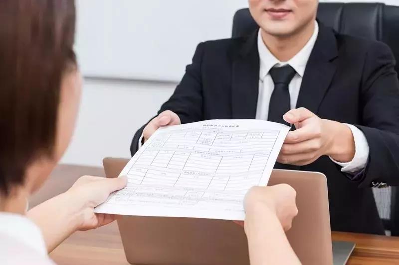 Recruiters prefer to view male job seekers' CVs 